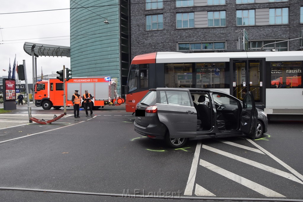 VU PKW KVB Bahn Koeln Deutz Deutz Muelheimerstr P22.JPG - Miklos Laubert